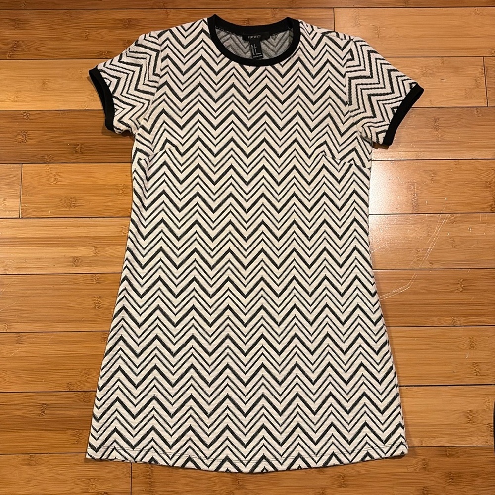 Black & White Chevron Forever 21 Dress - S